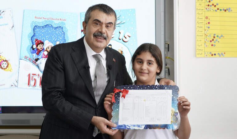 Atatürk’ün Fotoğrafı Karnelerden Kaldırıldı mı? Bakan Tekin’den İddialara Cevap