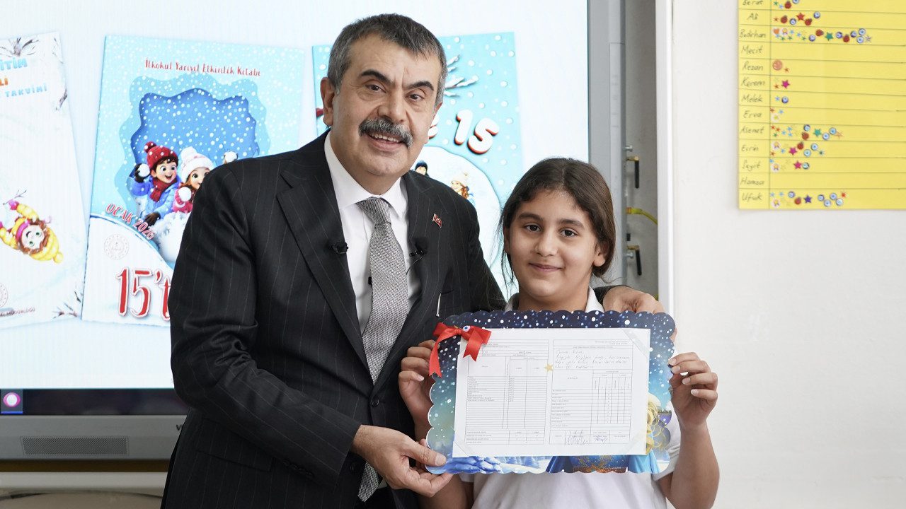 Atatürk’ün Fotoğrafı Karnelerden Kaldırıldı mı? Bakan Tekin’den İddialara Cevap