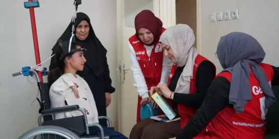 Skolyoz Hastası Kader Ameliyat Oluyor