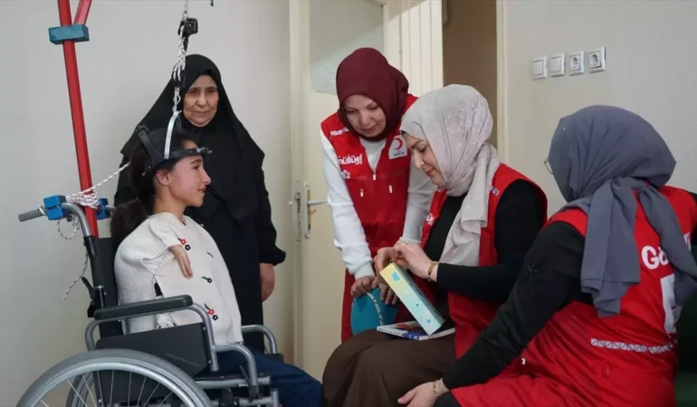 Skolyoz Hastası Kader Ameliyat Oluyor