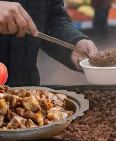 Aydın’da Cuma Çıkışında Domuz Etiyle Kavurma mı Dağıtıldı? Valilik Açıkladı, Gerçek Ortaya Çıktı