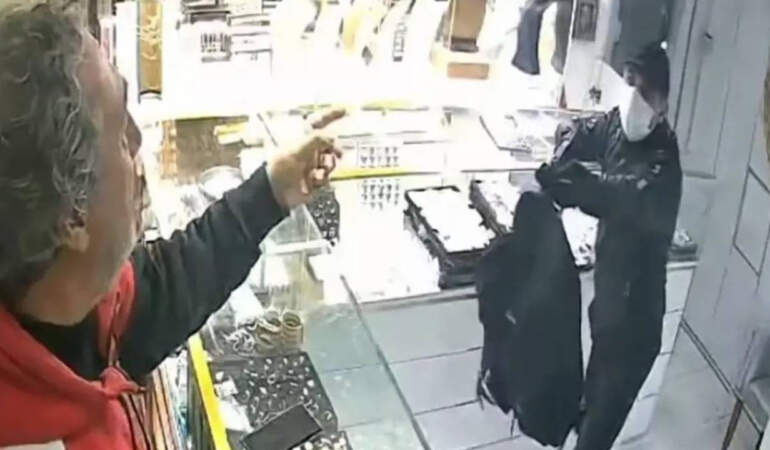 Bahçelievler’de Silahlı Kuyumcu Soygunu! Yaklaşık 3 Milyon Liralık Altınla Kaçtı