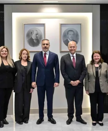 Hakan Fidan, BM Mülteciler Komiseri’ni Kabul Etti