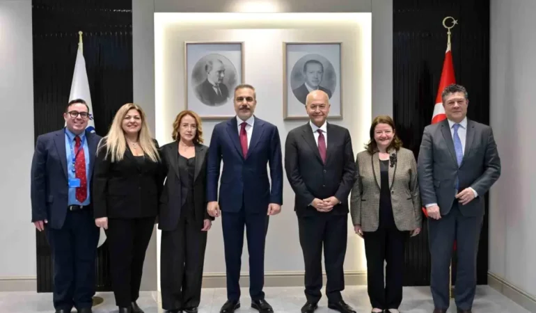 Hakan Fidan, BM Mülteciler Komiseri’ni Kabul Etti