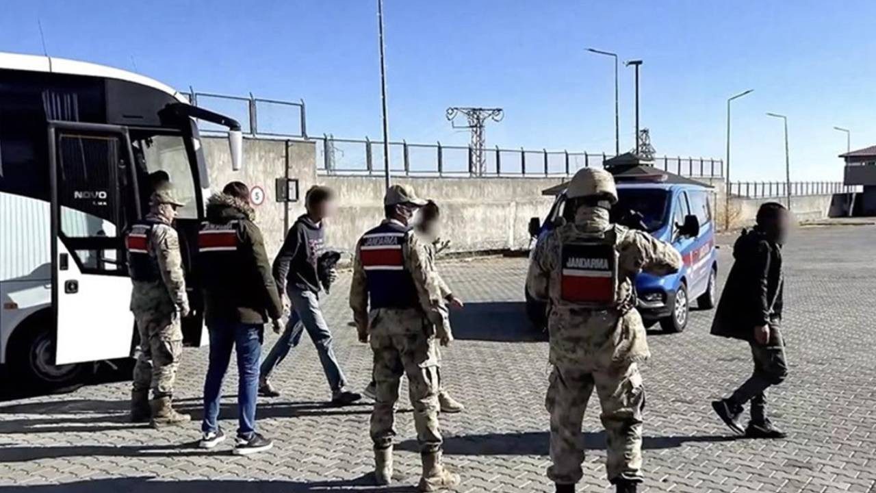 Bakan Yerlikaya Duyurdu! 478 Düzensiz Göçmen Yakalandı