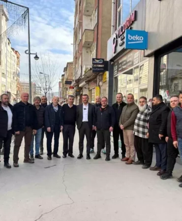 Başkan Çetinkaya Ankara Caddesi’nde esnaf ve vatandaşlarla buluştu