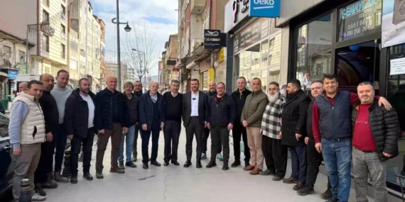 Başkan Çetinkaya Ankara Caddesi’nde esnaf ve vatandaşlarla buluştu