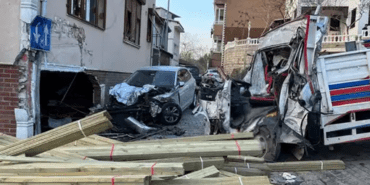 Beykoz’da Feci Kaza! Kamyon Dükkana Daldı, 2 Ölü