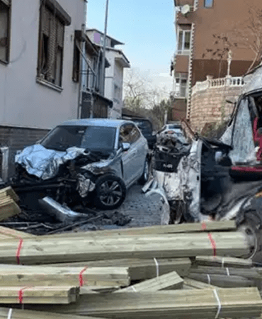 Beykoz’da Feci Kaza! Kamyon Dükkana Daldı, 2 Ölü