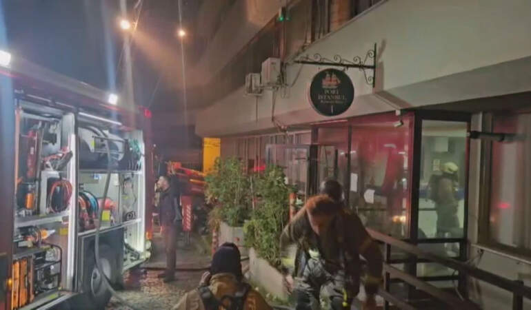 Beyoğlu’nda Korkutan Otel Yangını!