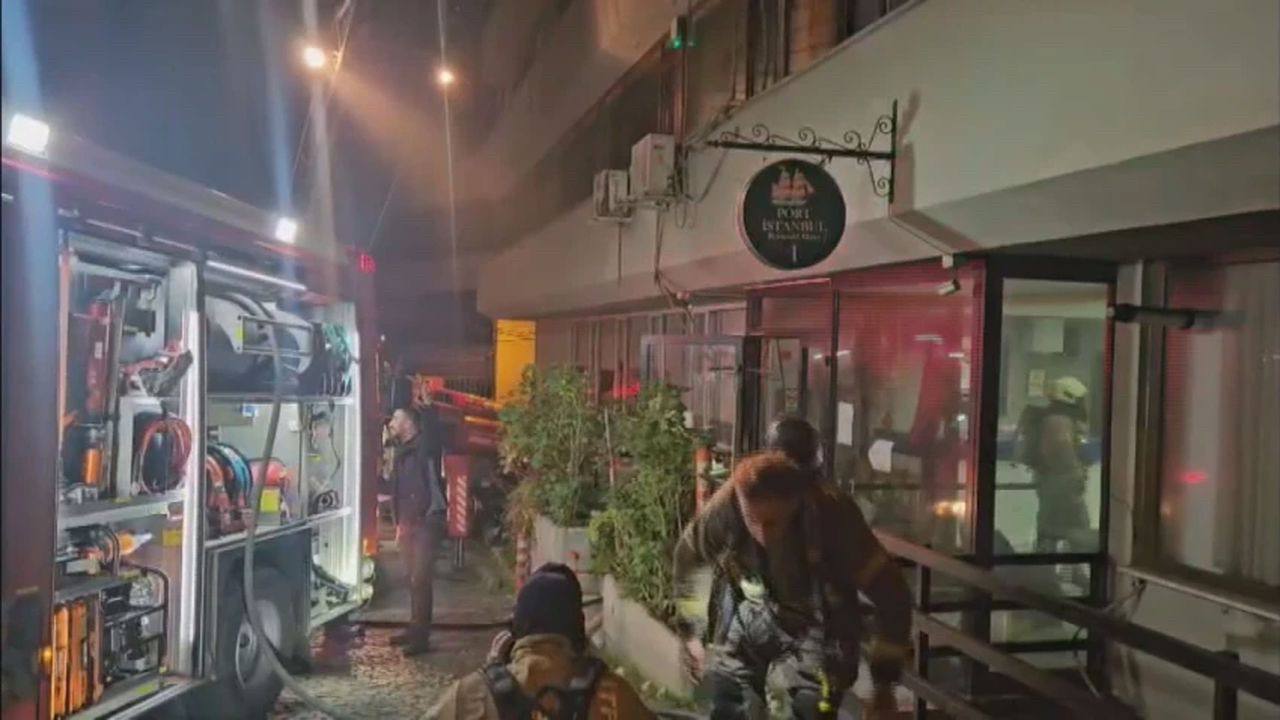 Beyoğlu’nda Korkutan Otel Yangını!