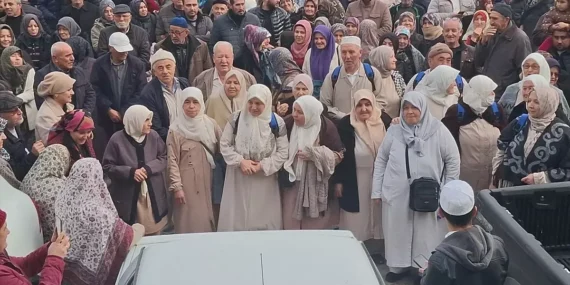 Beypazarı’ndan 42 kişi umre ibadeti için kutsal topraklara uğurlandı