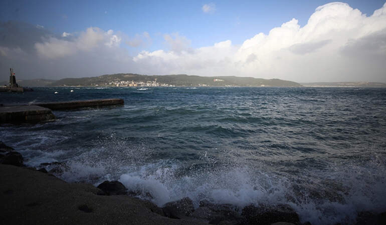 Çanakkale Boğazı’nda Gemi Geçişleri Başladı