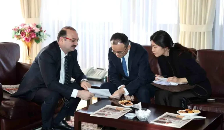 Çin Halk Cumhuriyeti Ankara Büyükelçisi Jiang Xuebin Atatürk Üniversitesi’nde