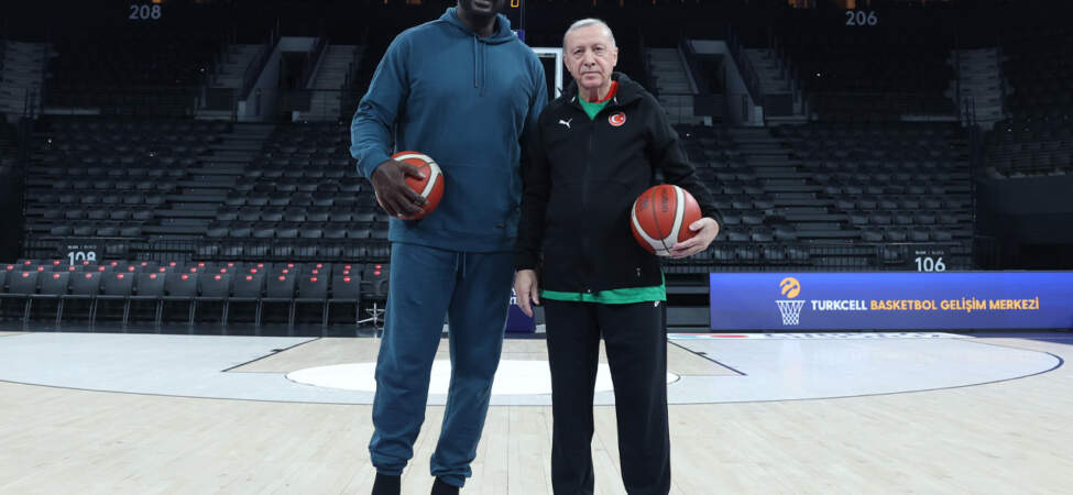 Cumhurbaşkanı Erdoğan, NBA Efsanesi Shaquille O’Neal ile Parkeye Çıktı