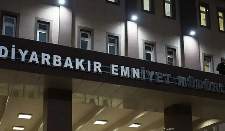 Diyarbakır’da Emniyet Binasına Saldırı! Valilikten Açıklama Geldi
