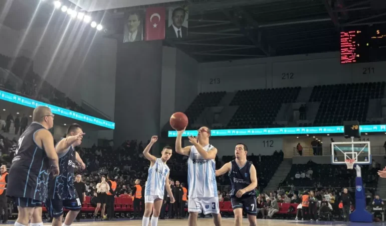 Down Sendromlu Sporculardan Farkındalık Maçı