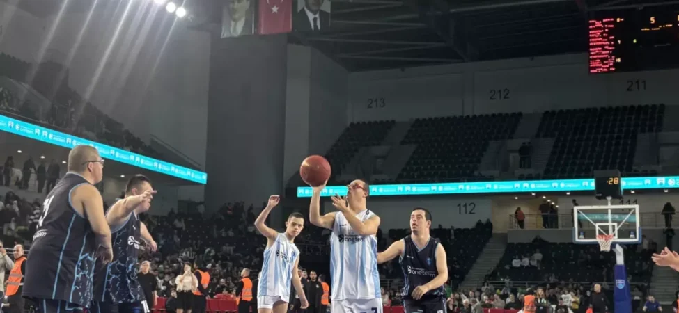 Down Sendromlu Sporculardan Farkındalık Maçı