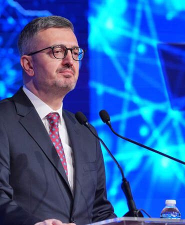 Burhanettin Duran’dan ‘Yapay Zekâ’ Uyarısı: ‘Gazetecinin Aktörlüğü, Eskisinden Daha Önemli Hale Geldi’