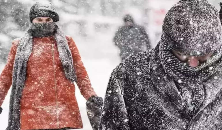 İstanbul’da Kar Alarmı! Uzmanlardan ‘Evden Çıkmayın’ Uyarısı! Pazartesi Okullar Tatil Edilecek mi?