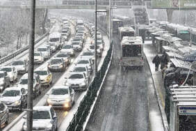 İstanbul’da Kar Çilesi! Köprü ve Otoyollarda Uzun Kuyruklar