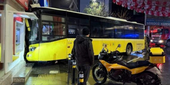İstanbul’da Korku Dolu Anlar! İETT Otobüsü Binaya Çarptı