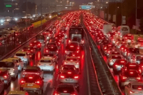 İstanbul’da Trafik Felç Oldu! Araçlar Durma Noktasına Geldi