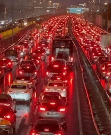 İstanbul’da Trafik Felç Oldu! Araçlar Durma Noktasına Geldi