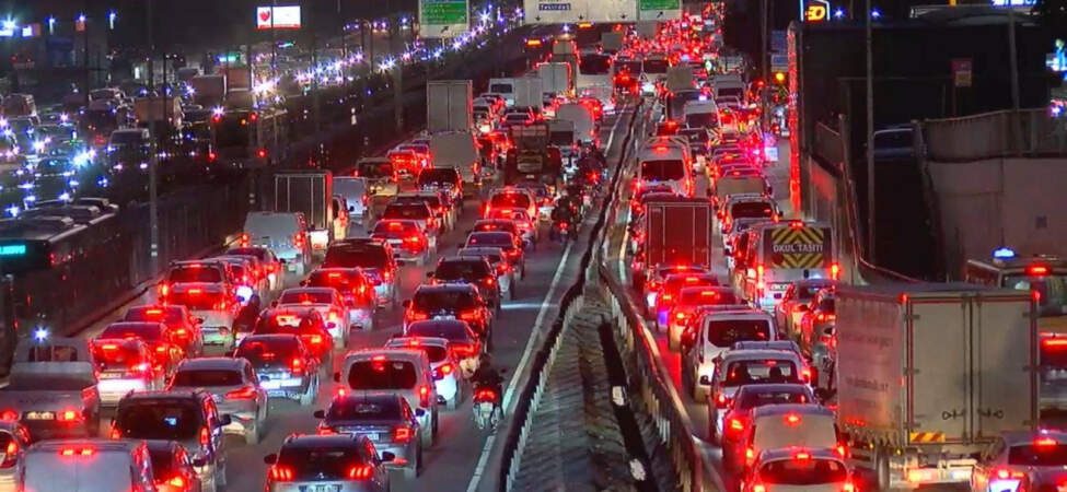 İstanbul’da Trafik Kilitlendi!