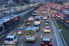 İstanbul Trafiği Yağışın Etkisiyle Felç Oldu