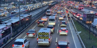 İstanbul Trafiği Yağışın Etkisiyle Felç Oldu