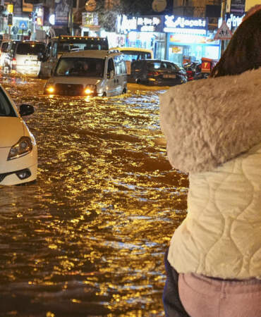 İzmir Sele Teslim! 4 İlçe Kabusu Yaşıyor… Evler Su Altında Kaldı, Duvarlar Yıkıldı, Rögarlar Taştı