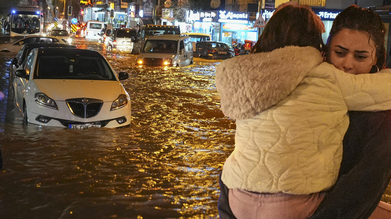 İzmir Sele Teslim! 4 İlçe Kabusu Yaşıyor… Evler Su Altında Kaldı, Duvarlar Yıkıldı, Rögarlar Taştı
