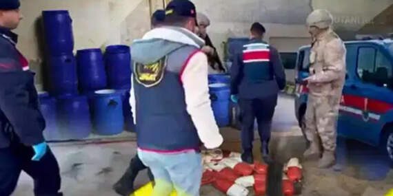 İzmir’de Bir Ton 625 Kilogram Uyuşturucu Hap Hammaddesi Ele Geçirildi!
