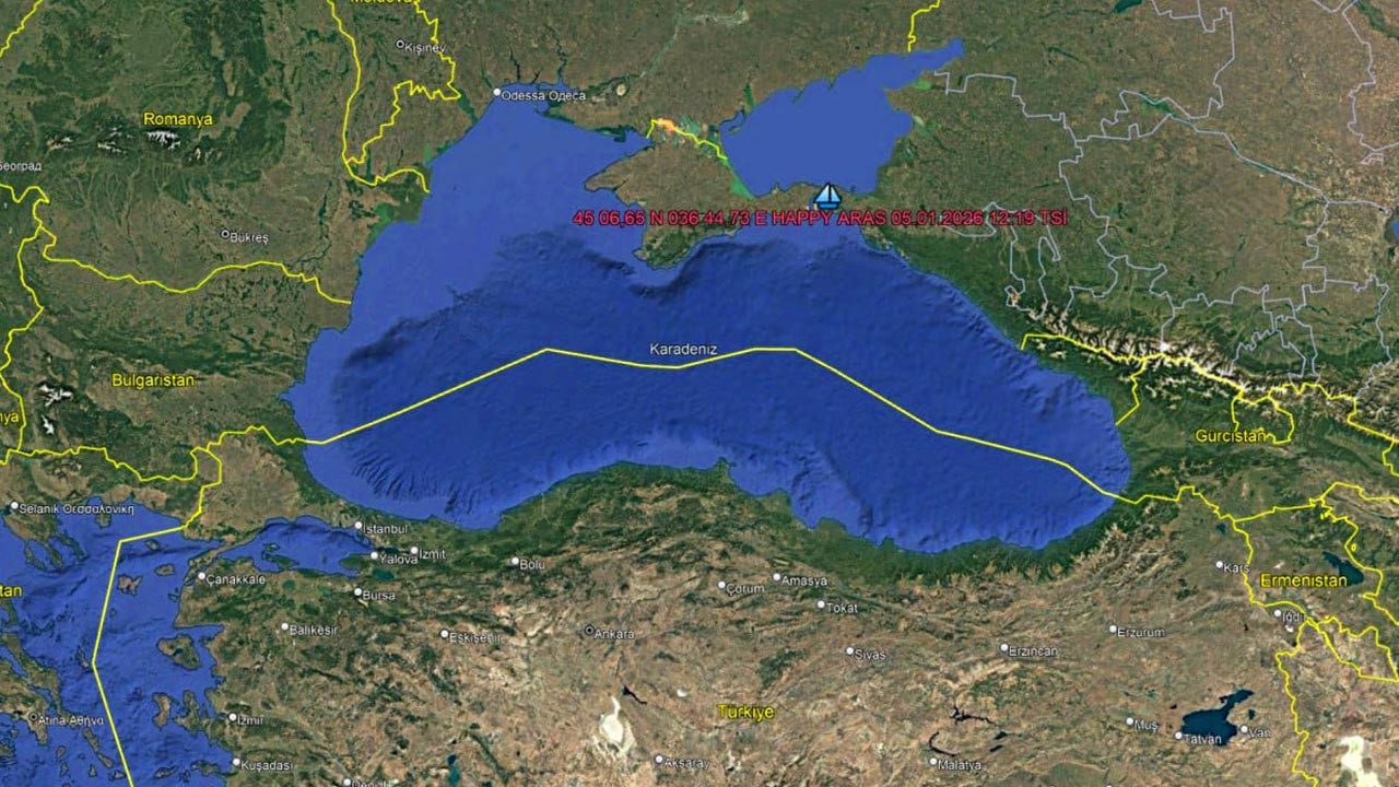 Karadeniz’de Sürüklenen Türk Gemisi Karaya Oturdu