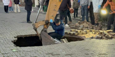 Manisa’da Sağanak Sonrası Dehşet! Yol Çöktü, Altından Kafatası ve Kemikler Çıktı