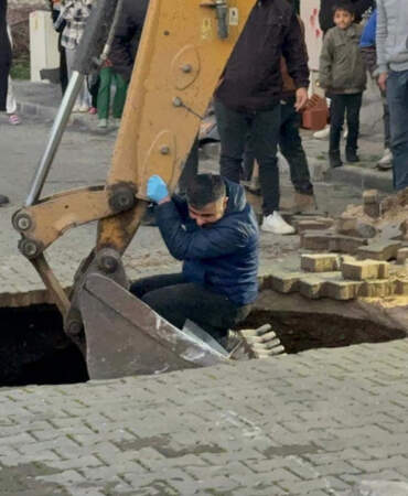 Manisa’da Sağanak Sonrası Dehşet! Yol Çöktü, Altından Kafatası ve Kemikler Çıktı