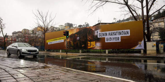 Megakentte ‘Billboard’ Tartışması: AK Parti’den Açıklama Geldi: ‘İstanbul’un Son 7 Yılının Bilançosu’