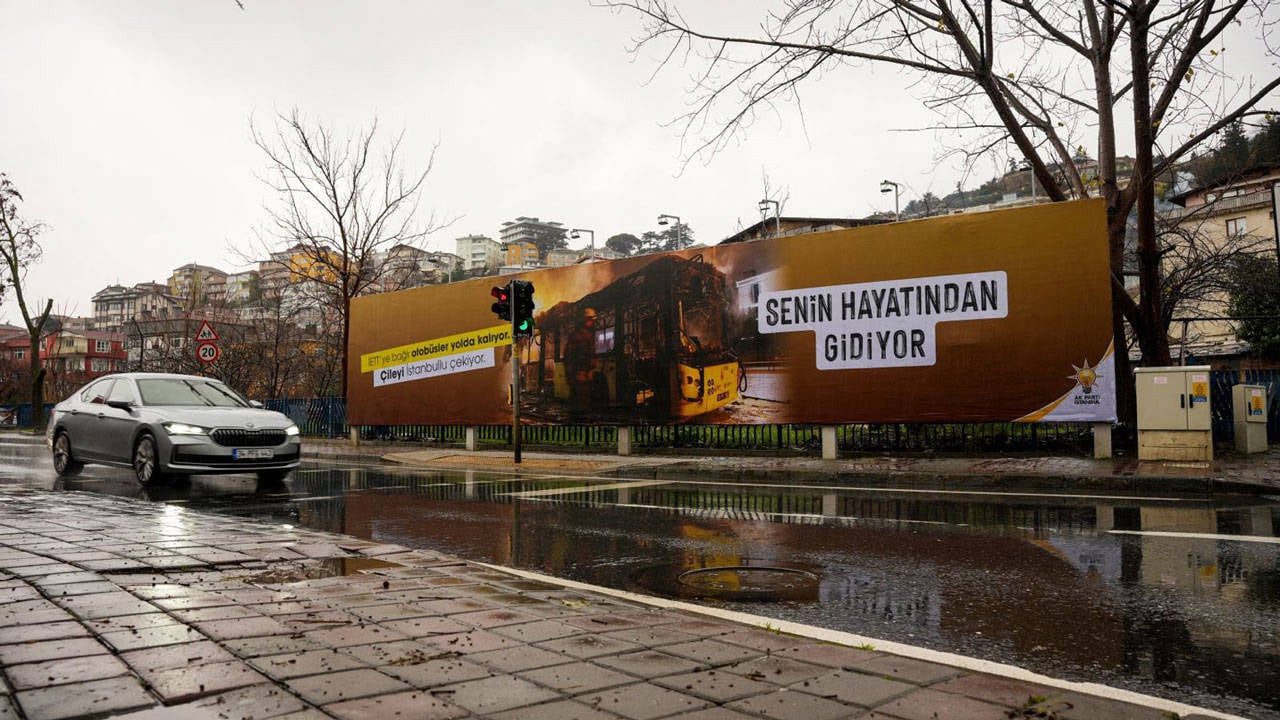 Megakentte ‘Billboard’ Tartışması: AK Parti’den Açıklama Geldi: ‘İstanbul’un Son 7 Yılının Bilançosu’