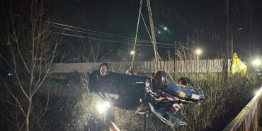 Otomobil Çaya Düştü! Baba ve Oğlu Hayatını Kaybetti