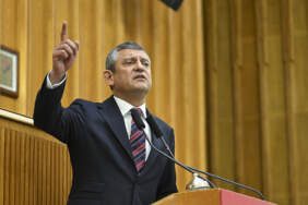 Özgür Özel’den Yunan Gazetecinin Cumhurbaşkanı Erdoğan Paylaşımına Tepki: ‘Kendini Bilmez Orada Dur’