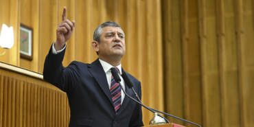 Özgür Özel’den Yunan Gazetecinin Cumhurbaşkanı Erdoğan Paylaşımına Tepki: ‘Kendini Bilmez Orada Dur’