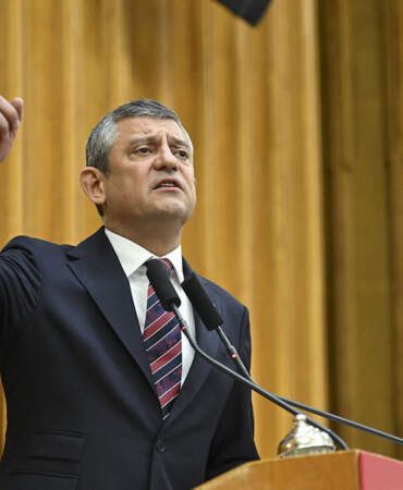 Özgür Özel’den Yunan Gazetecinin Cumhurbaşkanı Erdoğan Paylaşımına Tepki: ‘Kendini Bilmez Orada Dur’