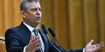 Özgür Özel’den Dikkat Çeken ‘Suriye’ Mesajı: Yaşananlar Türkiye’deki Barış Sürecini Sekteye Uğratmamalı