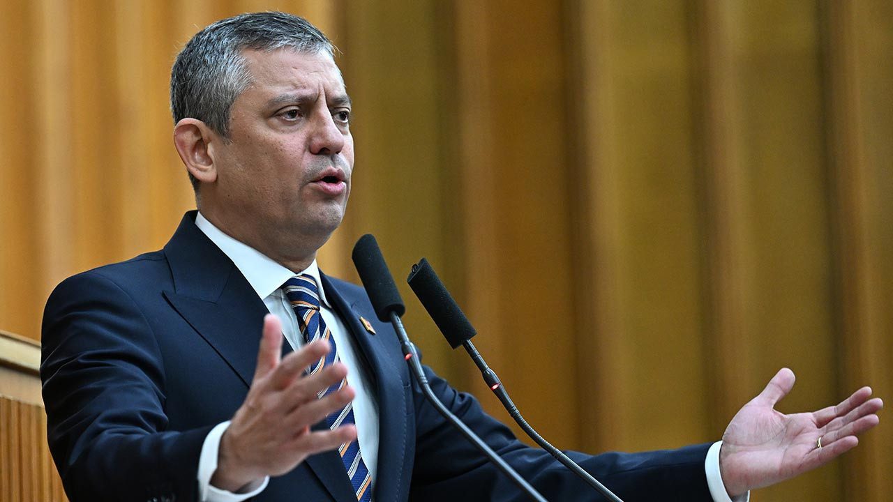 Özgür Özel’den Dikkat Çeken ‘Suriye’ Mesajı: Yaşananlar Türkiye’deki Barış Sürecini Sekteye Uğratmamalı