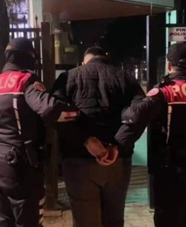 Sahte Polis Kimliğiyle Yakalandı: 128 Suçtan Firari Çıktı