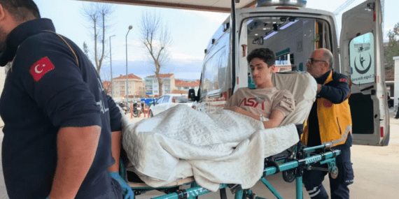 Sokak Maçında Bıçaklı Dehşet! Sebebi ‘Pes’ Dedirtti!