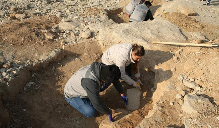 Sular Çekildi, Tarih Fışkırdı… Adıyaman’da Göbeklitepe Benzeri Yapılar