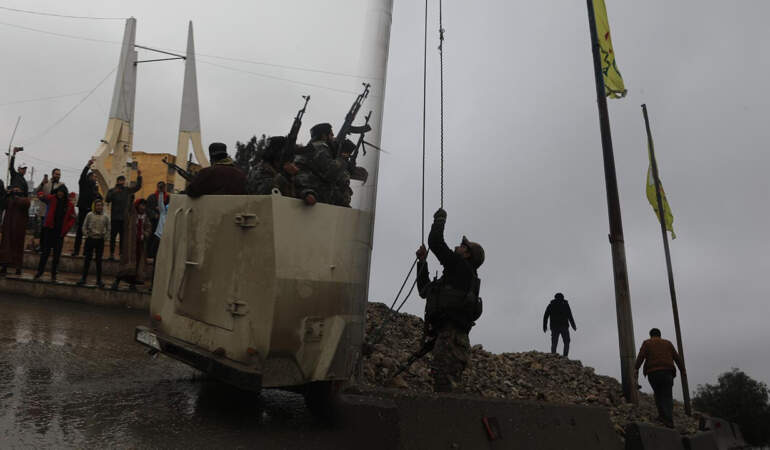 Fırat Hattında Kırılma: Suriye Ordusu İlerliyor, Rakka ve Deyrizor YPG’den Temizleniyor