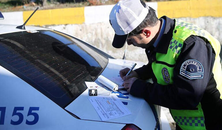 Trafikte Bunları Yapan Sürücü Yandı: Yeni Trafik Yasası Geliyor! Cezalar Katlanıyor
